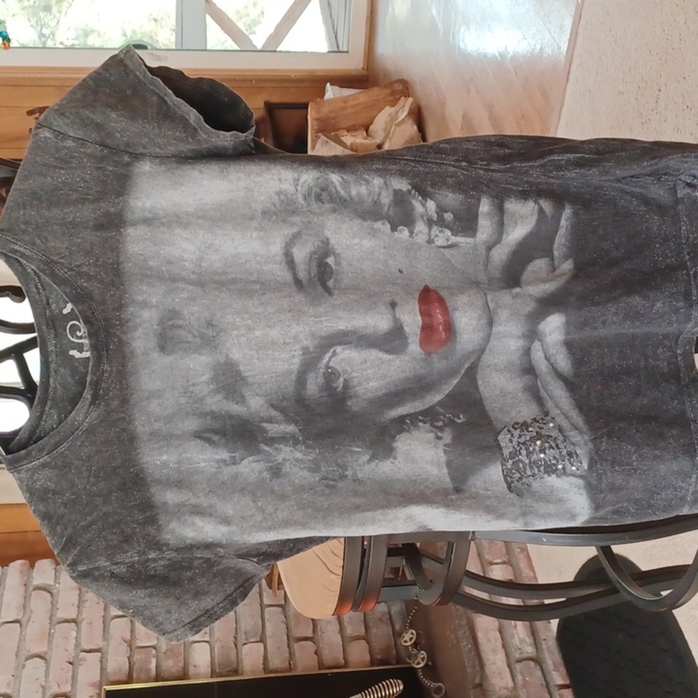 Women's shirt